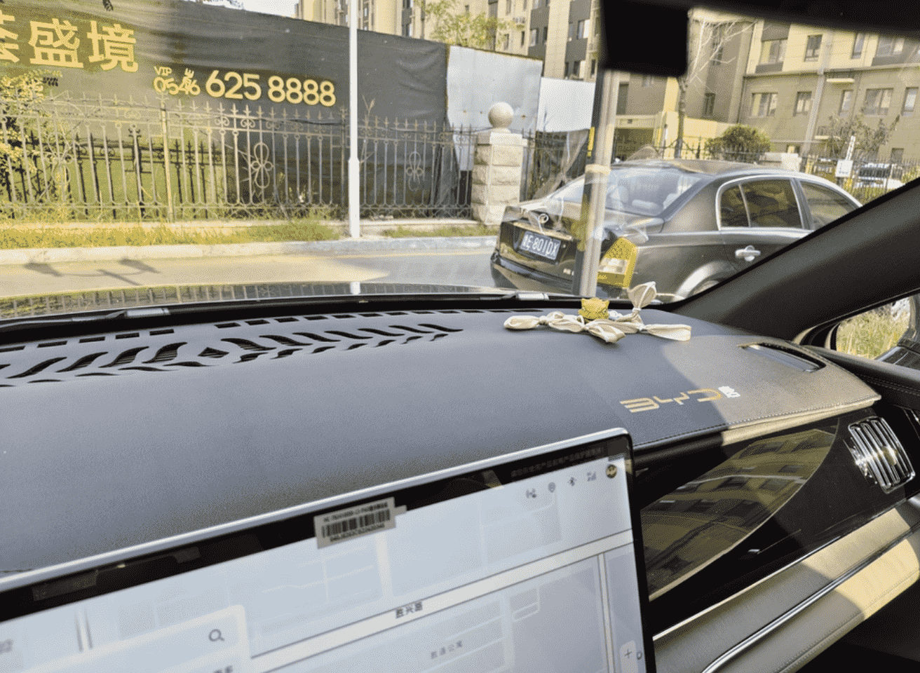 Xevaban.com ở 214 Giải Phóng là đơn vị chuyên cung cấp phụ kiện oto, đồ chơi oto, đồ chơi byd sealion 8, phụ kiện byd sealion 8, xevaban, 214 giải phóng, thảm taplo sealion 8, thảm taplo da sealion 8, thảm chống bụi taplo sealion 8.